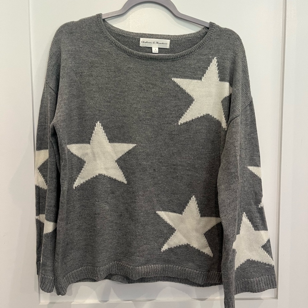 Super cute new without tags gray and white start sweater with bell sleeves sz S